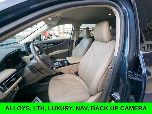 Used 2023 Lincoln Nautilus FWD w/ Premium Package image 21