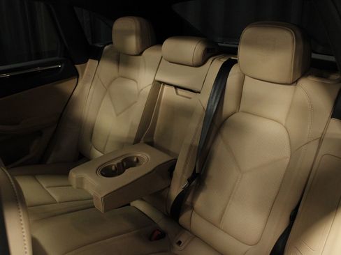 Certified 2026 Porsche Macan AWD/4WD image 19