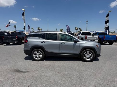 Used 2023 GMC Terrain SLE w/ Driver Convenience Package FWD image 4