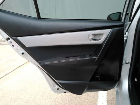Used 2018 Toyota Corolla LE FWD image 14