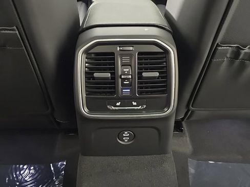 Certified 2025 Porsche Macan image 25