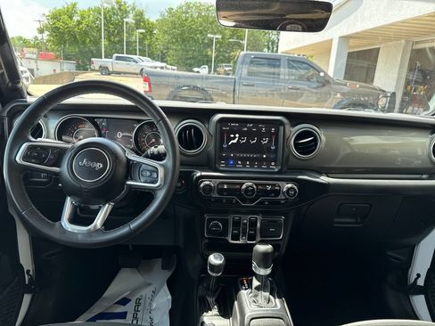 Used 2023 Jeep Wrangler Unlimited Sahara AWD/4WD image 12