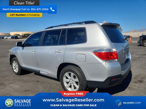 Used 2011 Toyota Highlander SE w/ Tow Pkg FWD image 3