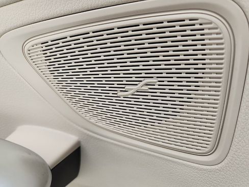 Used 2024 Mercedes-Benz C 300 Sedan image 5