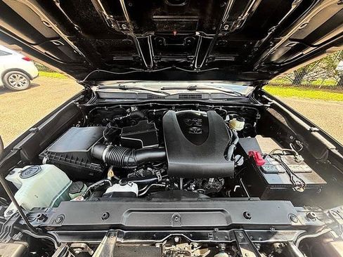 Used 2021 Toyota Tacoma TRD Sport AWD/4WD image 48