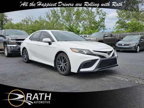 Used 2023 Toyota Camry SE image 2