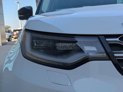 New 2026 Land Rover Discovery S image 10