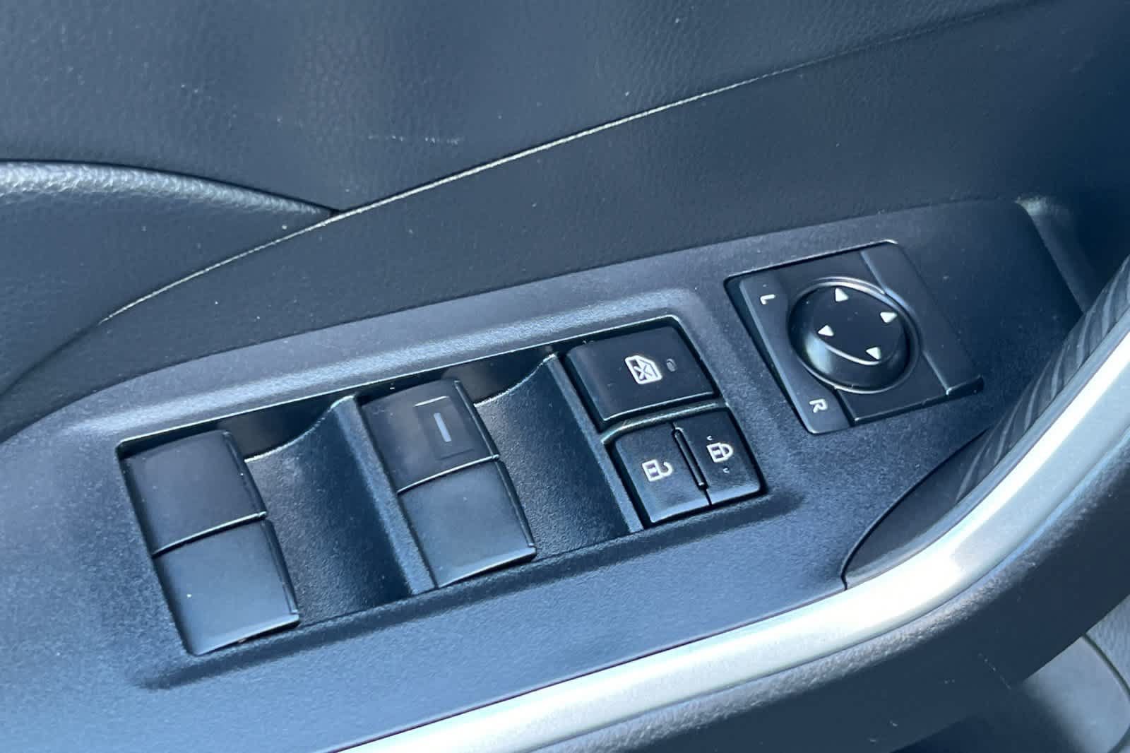 Certified 2022 Toyota RAV4 LE AWD/4WD image 13