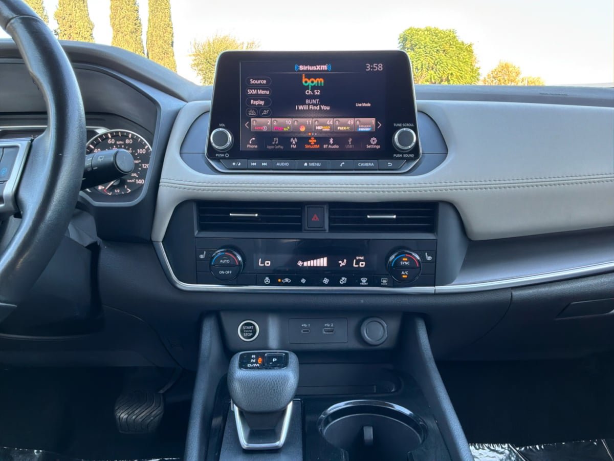 Used 2023 Nissan Rogue SV w/ SV Premium B Package FWD image 15