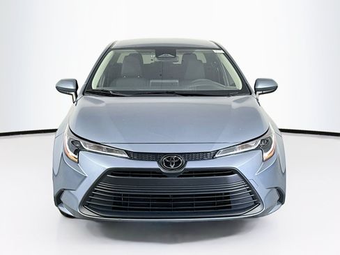 Used 2023 Toyota Corolla LE FWD image 2