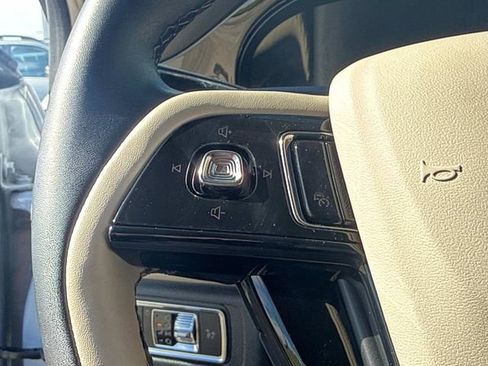 Used 2025 Lincoln Corsair Premiere image 29