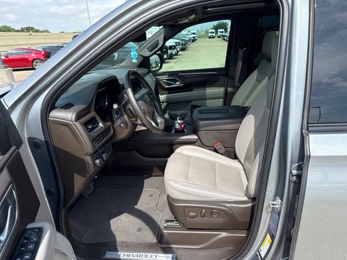 Used 2023 Chevrolet Suburban Z71 w/ Luxury Package AWD/4WD image 19