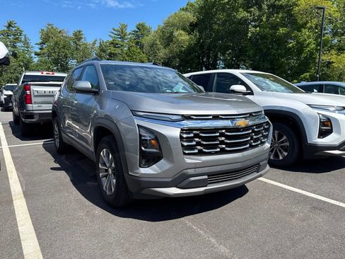 Used 2025 Chevrolet Equinox LT w/ Convenience Package II AWD/4WD image 2