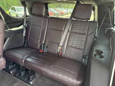 Used 2023 Cadillac Escalade Premium Luxury Platinum AWD/4WD image 18