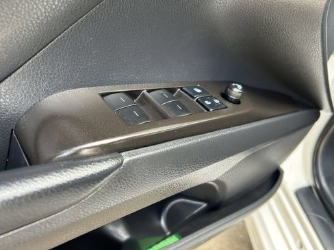Used 2021 Toyota Camry SE FWD image 11