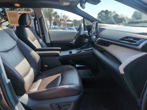 Certified 2023 Toyota Sienna Platinum image 35