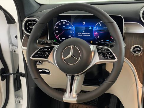 Used 2026 Mercedes-Benz GLC 300 4MATIC image 17