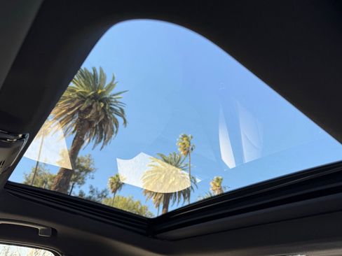 New 2026 BMW 330i Sedan w/ M Sport Package image 21