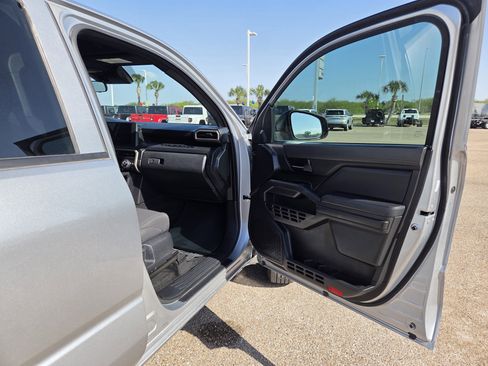 Used 2024 Toyota Tacoma SR image 17