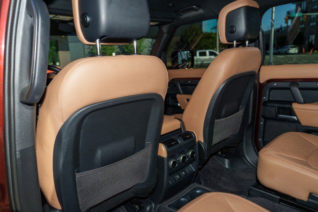 Used 2025 Land Rover Defender 130 X-Dynamic SE AWD/4WD image 17