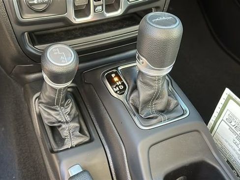 New 2026 Jeep Gladiator Sport AWD/4WD image 17