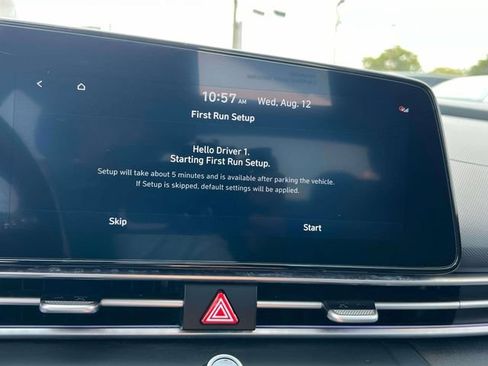 Certified 2023 Hyundai Elantra Limited w/ Preferred Accessory Package FWD image 27