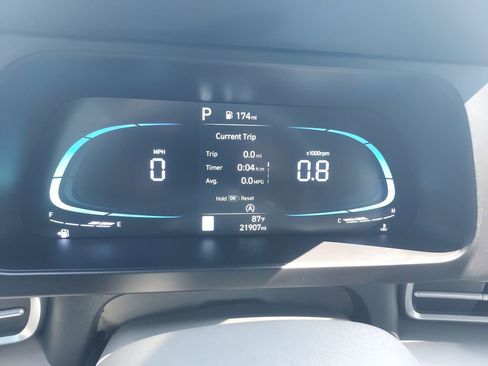 Used 2025 Hyundai Elantra SE FWD image 21