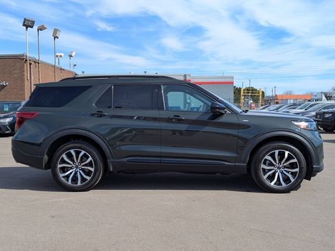 Used 2023 Ford Explorer ST-Line w/ Class IV Trailer Tow Package AWD/4WD image 3