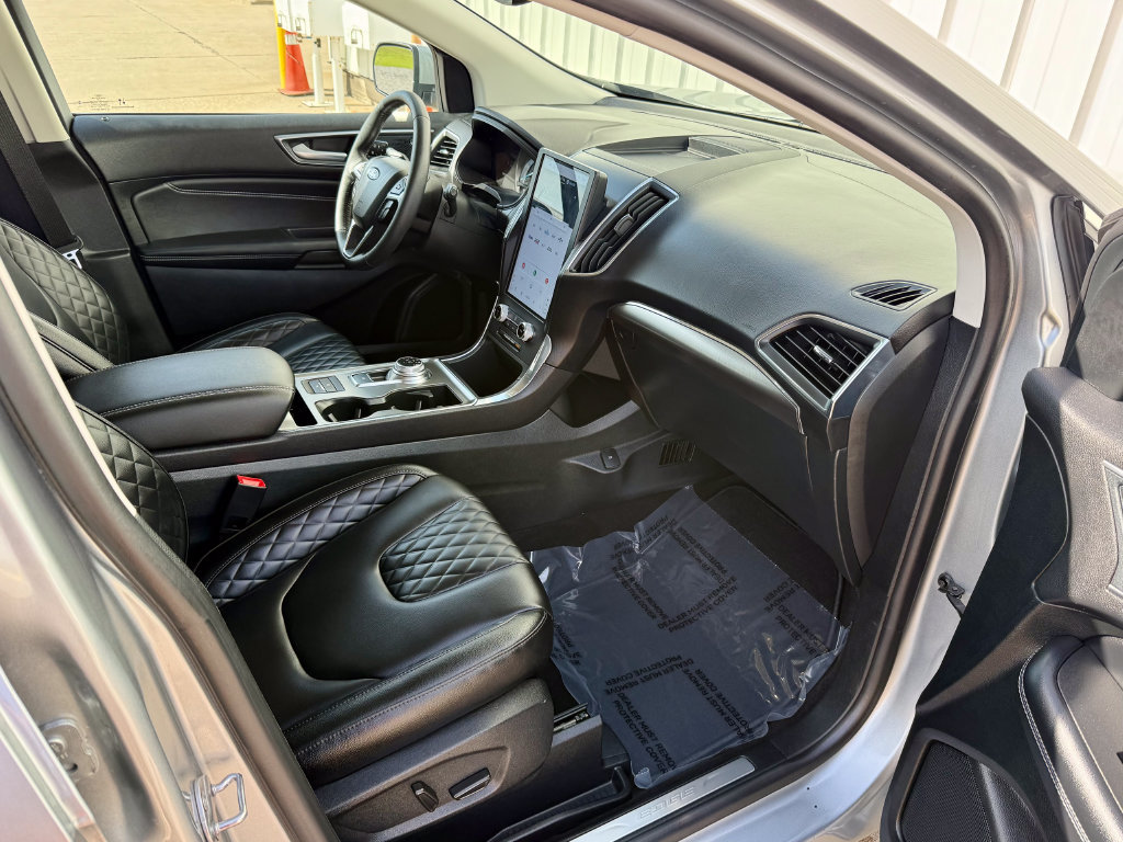 Certified 2024 Ford Edge Titanium AWD/4WD image 21