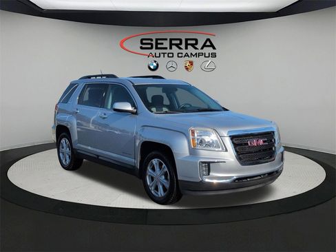 Used 2017 GMC Terrain SLE w/ Convenience Package image 2