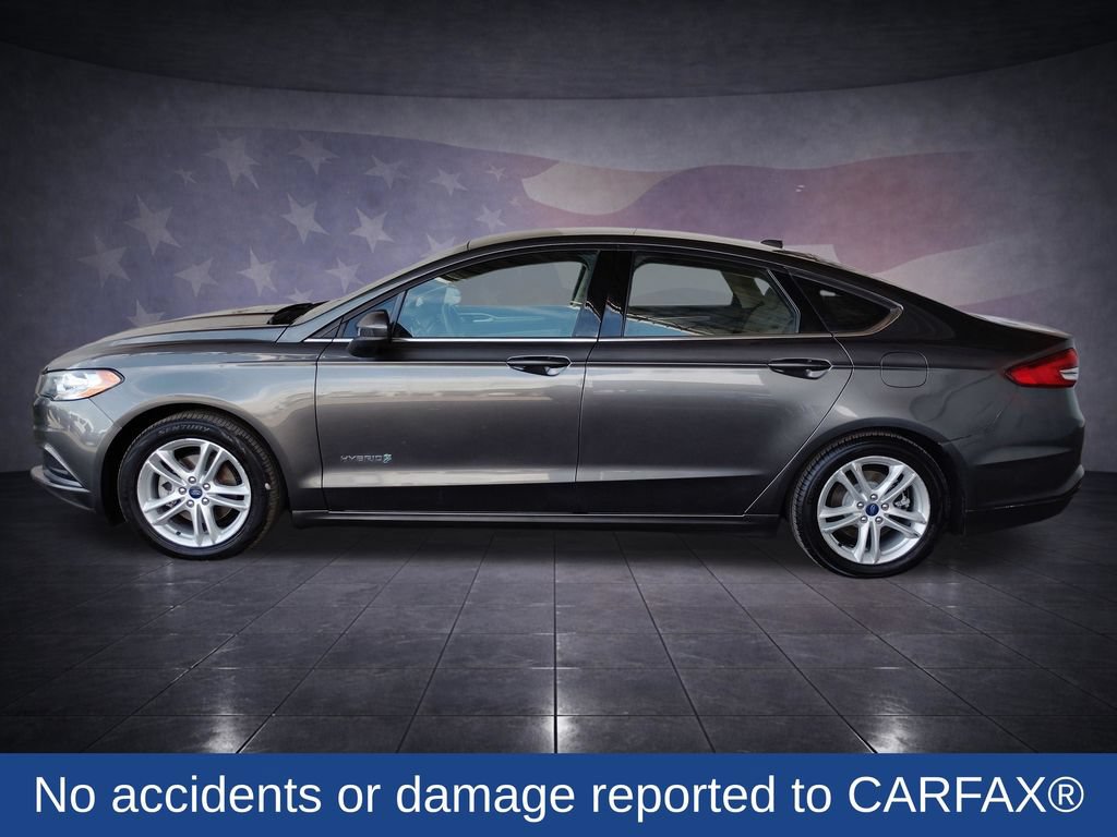 Used 2019 Ford Fusion SE FWD image 2