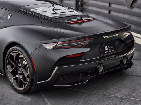 Used 2024 Maserati MC20 Base image 17
