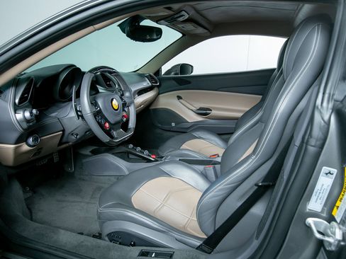 Used 2016 Ferrari 488 GTB image 34