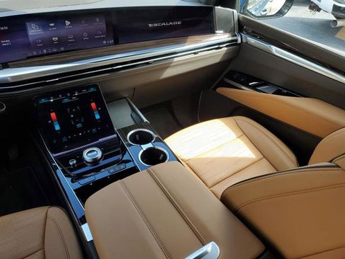 Certified 2025 Cadillac Escalade Premium Luxury image 39