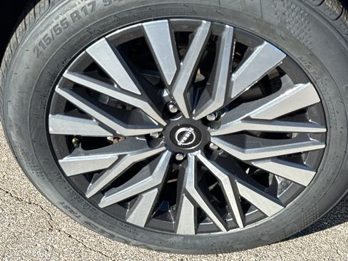 Certified 2024 Nissan Altima 2.5 SV w/ SV Premium Package image 9