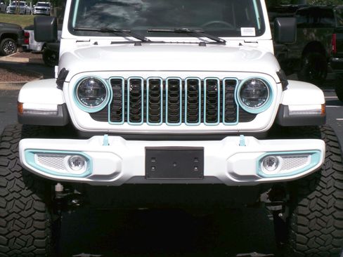 Used 2024 Jeep Wrangler Unlimited Sahara AWD/4WD image 25