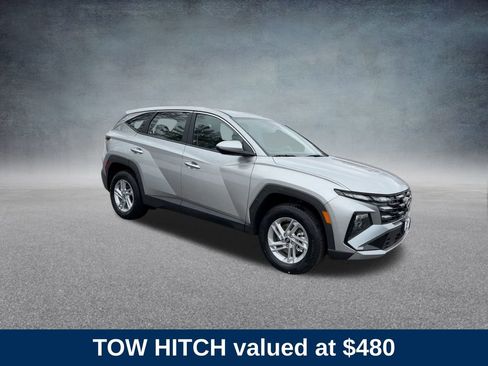 Certified 2025 Hyundai Tucson SE image 2