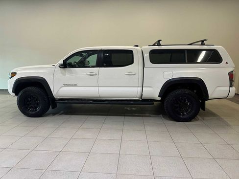 Certified 2021 Toyota Tacoma TRD Off-Road w/ TRD Premium Off Road Package AWD/4WD image 3