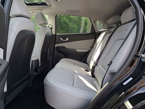 Used 2023 Hyundai Kona Limited FWD image 11