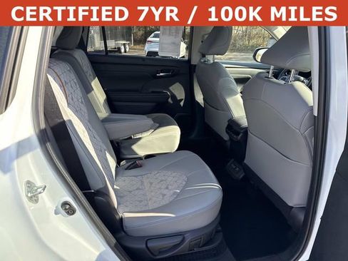 Used 2023 Toyota Highlander Bronze Edition AWD/4WD image 11