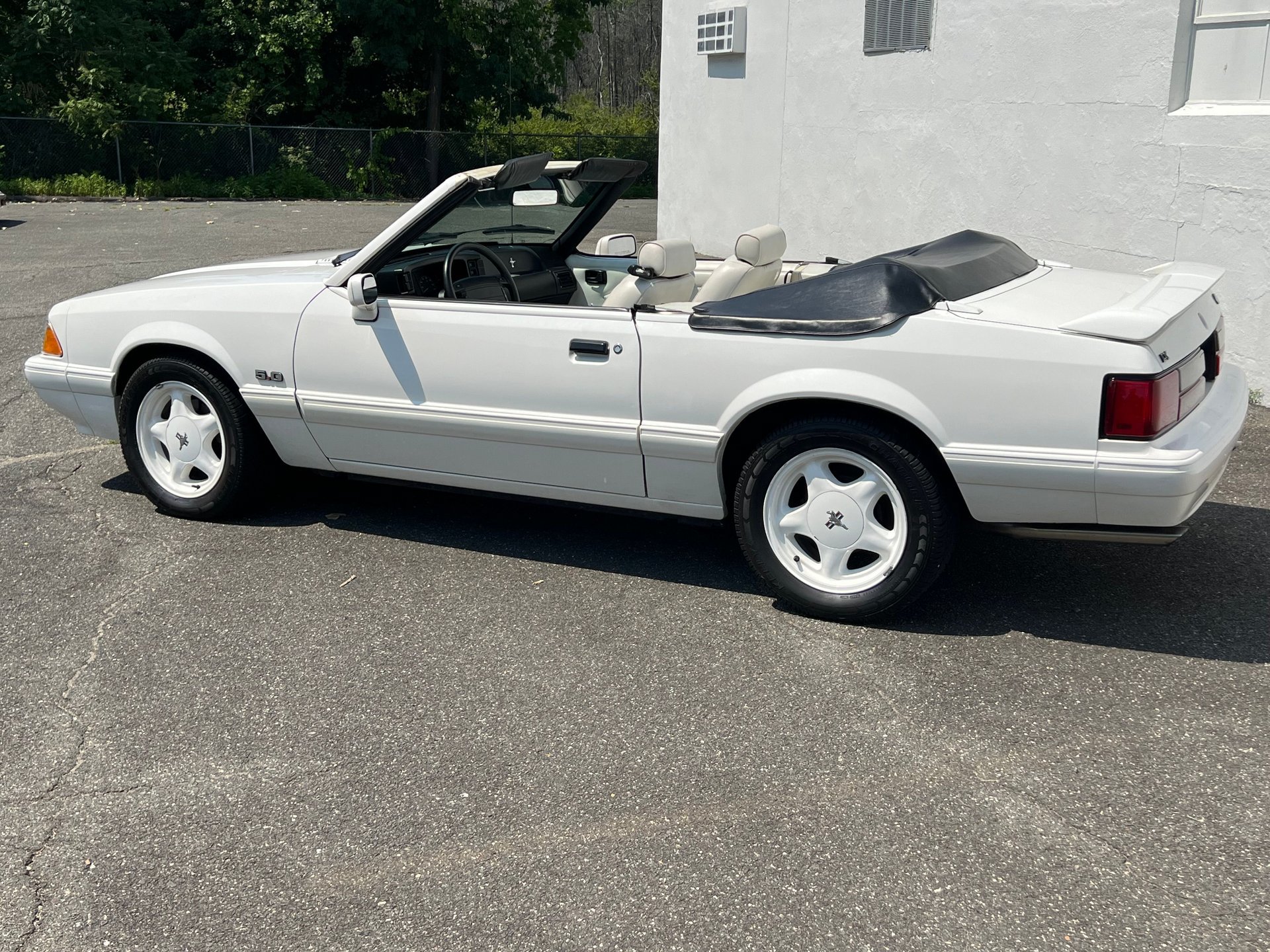 Used 1993 Ford Mustang LX RWD image 3