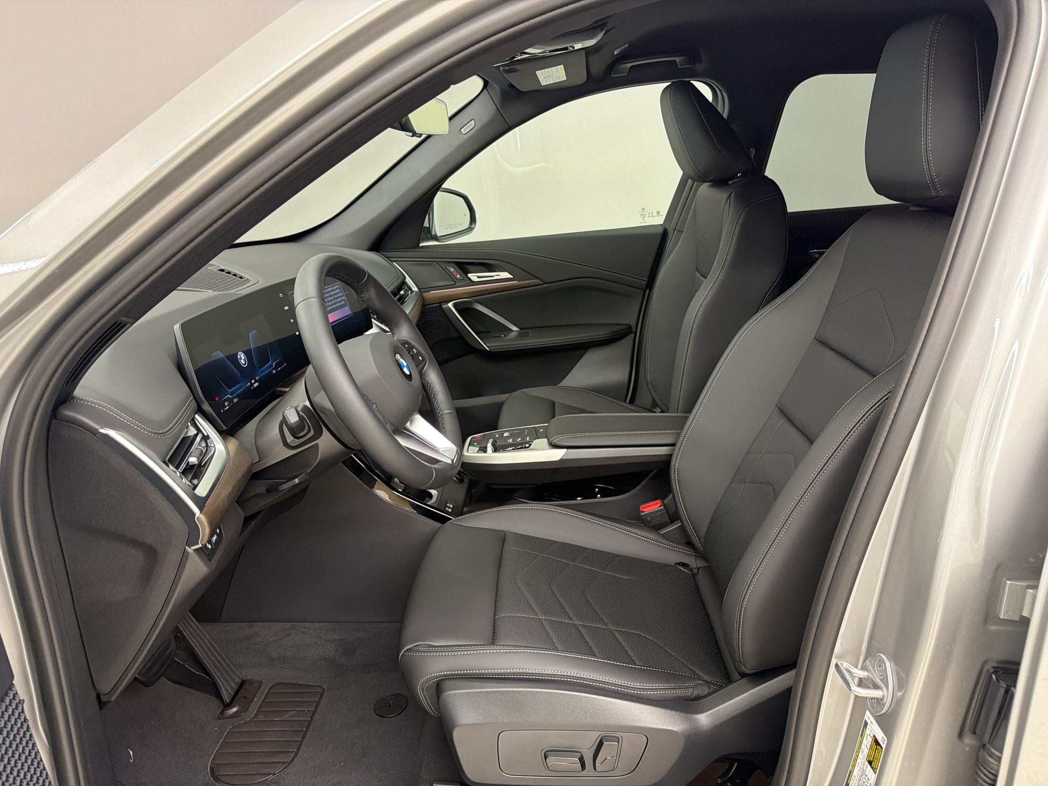 New 2026 BMW X1 xDrive28i AWD/4WD image 5