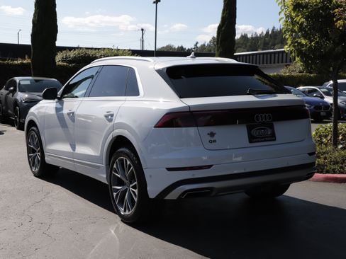 Used 2024 Audi Q8 Premium Plus AWD/4WD image 4
