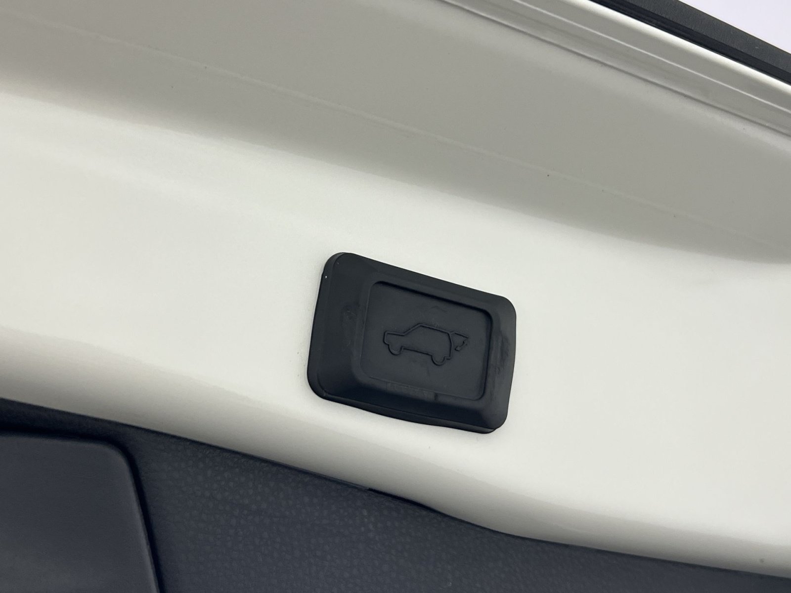 Used 2022 Toyota RAV4 XLE Premium AWD/4WD image 27
