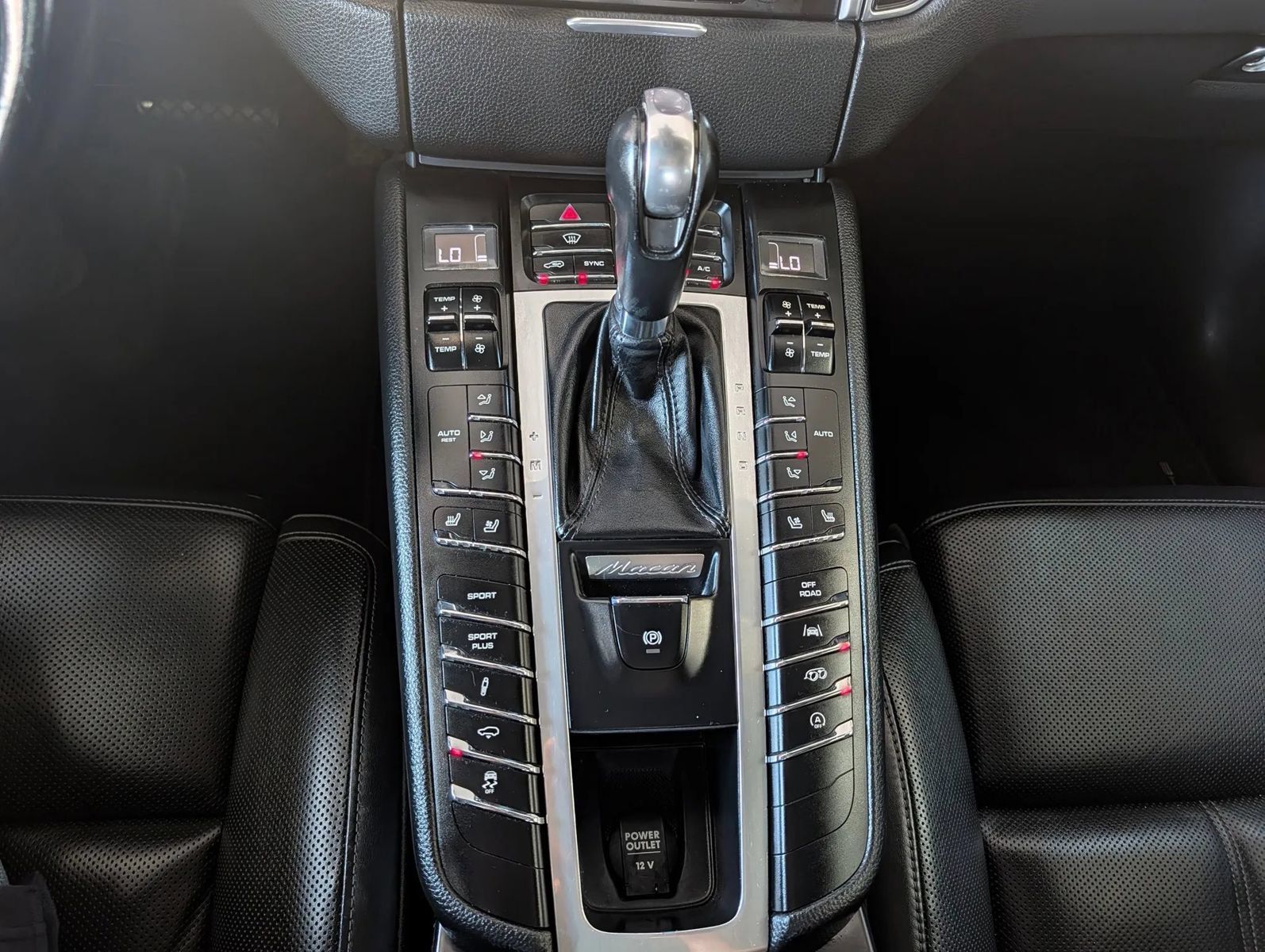 Used 2018 Porsche Macan Sport Edition w/ Premium Package Plus AWD/4WD image 40