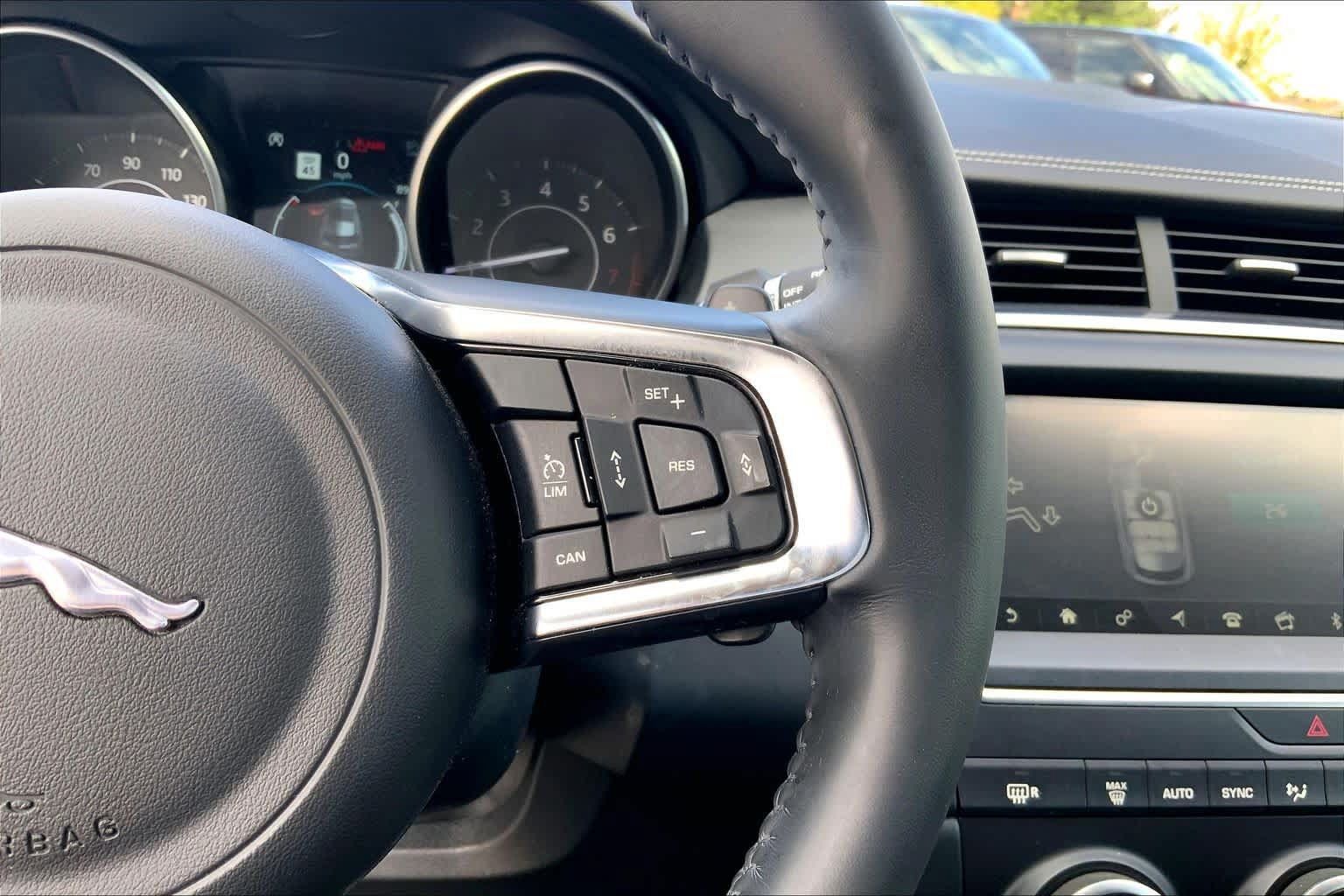 Used 2018 Jaguar E-PACE R-Dynamic SE AWD/4WD image 24