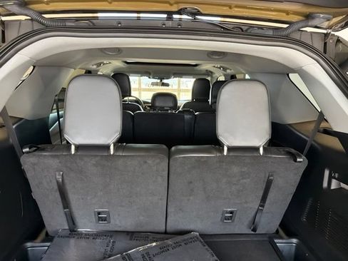 Used 2024 Ford Explorer XLT w/ Equipment Group 202A AWD/4WD image 19