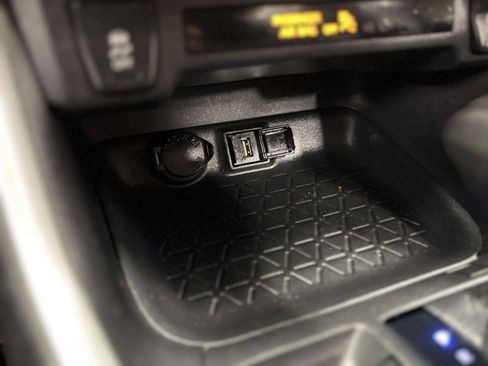 Used 2021 Toyota RAV4 XLE FWD image 29