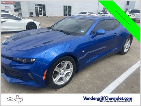Used 2017 Chevrolet Camaro LT RWD image 1