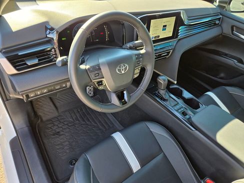 Used 2025 Toyota Camry SE image 10